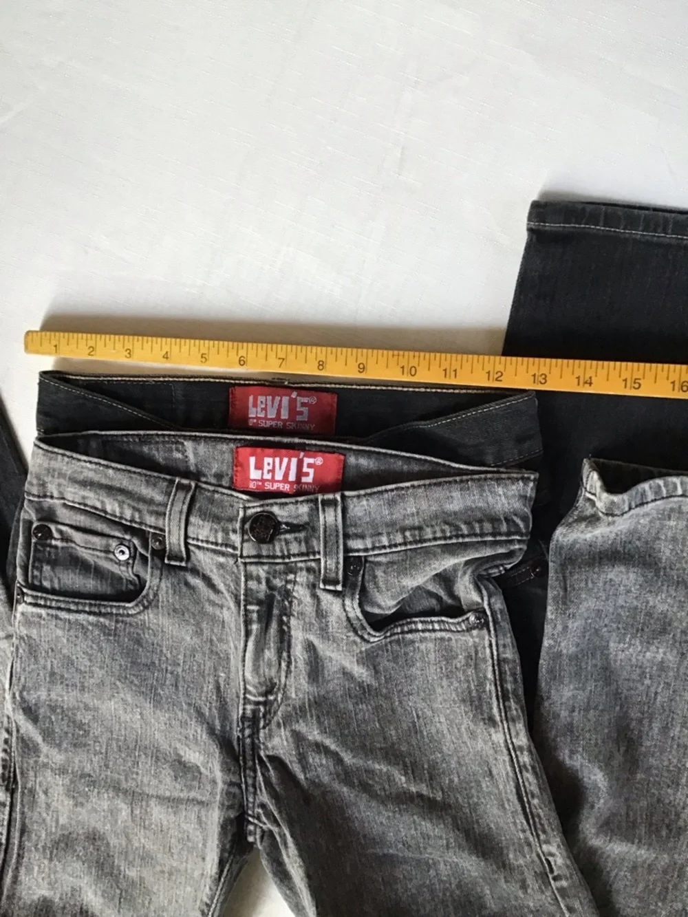 Levi's boy’s Bundle of 2 Black and Gray Acid Wash Jeans Pair Size 12 -26X26